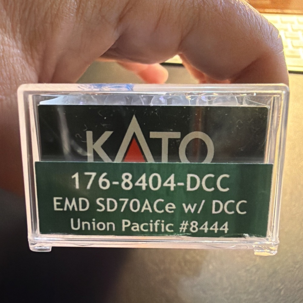 Kato N Scale 176-8404-DCC EMD SD70ACe Union Pacific Locomotive